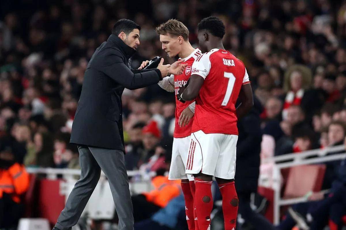 四线作战仅输2场 阿尔特塔的奖杯救赎与帅位危机